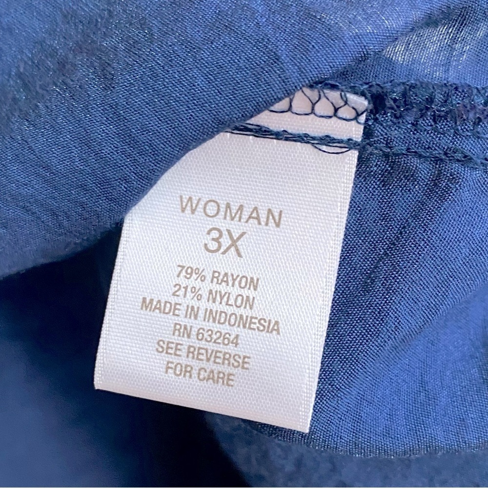 5/$25 Roz & Ali Blue Button Front Blouse 3X - Picture 4 of 16